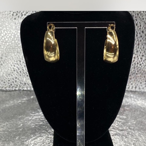 Gold ChunKeee Chain Link Necklace and Hoop Earrings Set - Picture 5 of 7